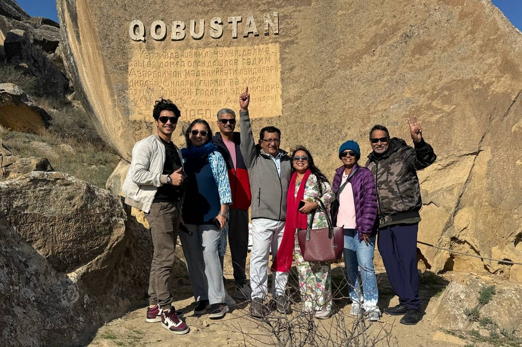 packages/2025/10/22/gobustan_mud_volcano_fire_temple_travel_azerbaijan_8_1761119427.jpg